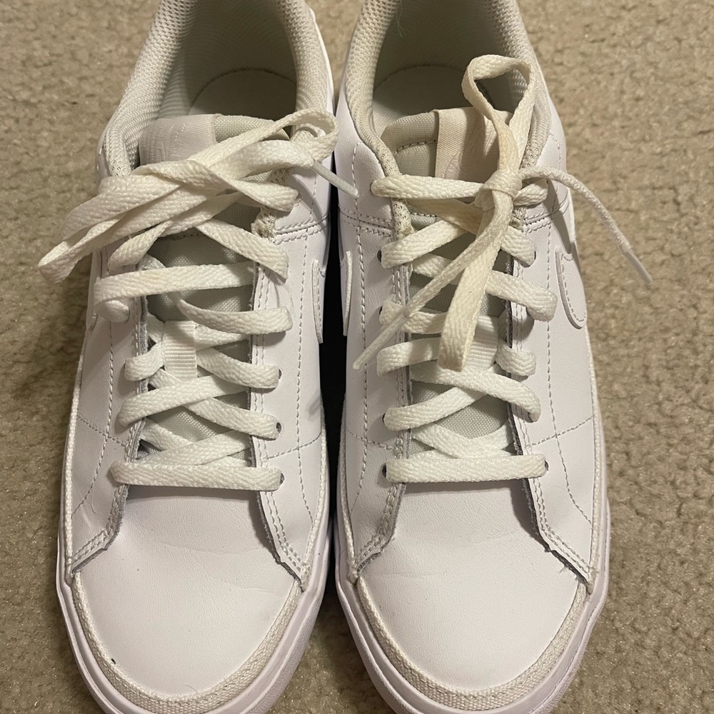 White Nike Court Legacy 4Y
